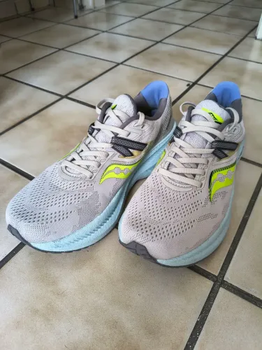 Tênis de corrida Saucony Triumph 20 (Tam 39)