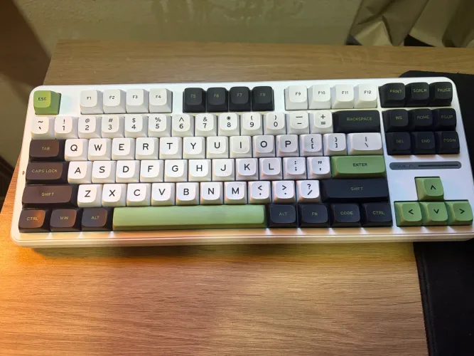 TECLADO AULA F87 - EXCELENTE ESTADO