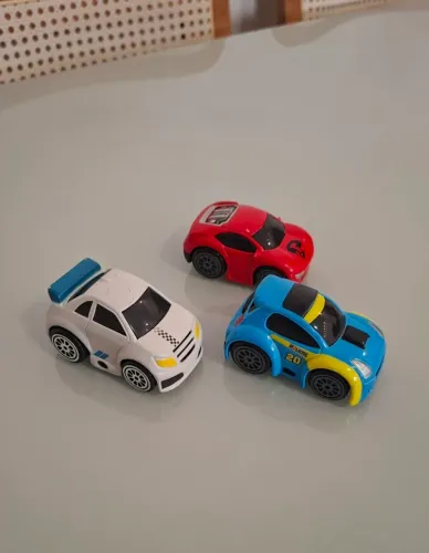 3 carrinhos de ferro