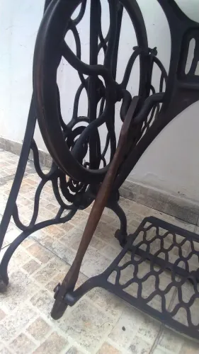 Pia, lavabo com pé de máquina de costura vintage.
