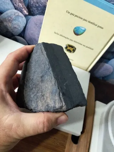 Mineral Manganes bruto corte serrado