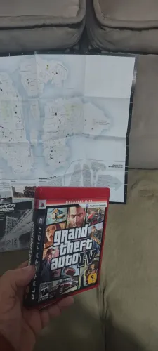 jogo novinho do GTA 4 com mapa ,manual ,folheto e cd sem riscos para colecionador