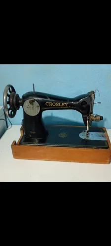 Máquina de costura antiga de colecionador bem conservada tá sem motor 