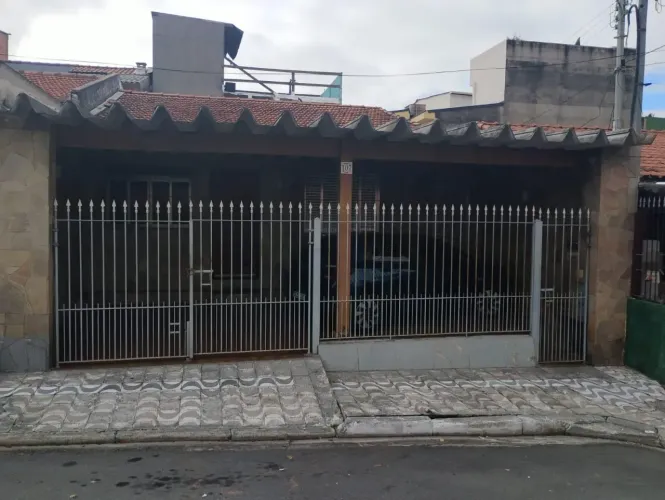 Casa à venda, 120m² com 2 quartos, 2 vagas, 1 quintal no fundo e outo na lateral, Mauá, Sã