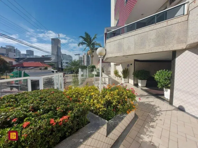 Apartamento à venda 3 dormitórios sendo 1 suíte e garagem privativa no bairro Estrteito