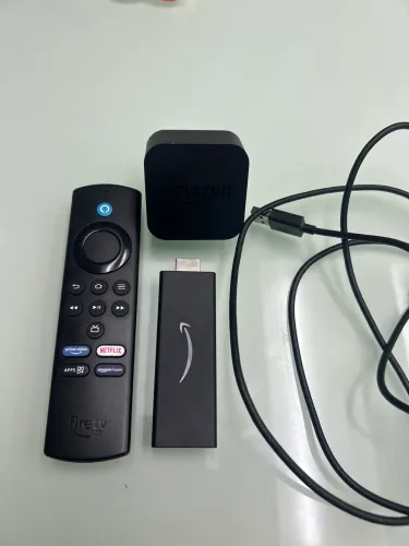 Amazon Fire TV Stick Original com Controle Remoto por Voz Alexa - Perfeito Estado
