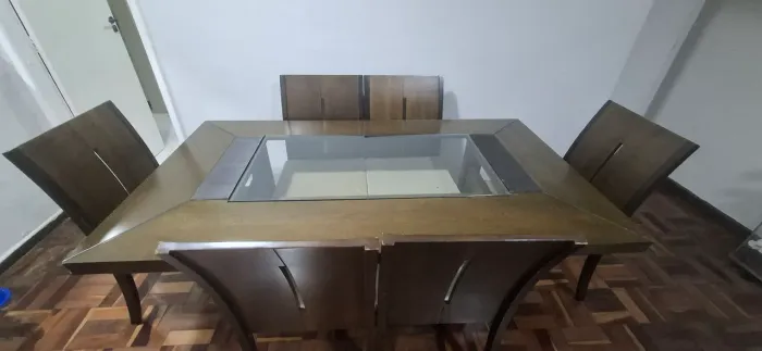 Mesa de madeira 6 lugares