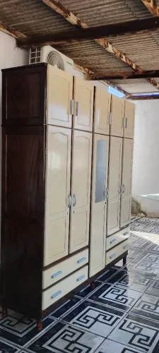 Vende-se guarda-roupa de madeira!!
