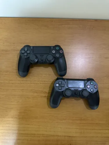 Vendo 2 manete de PS4 *PRA SAIR RÁPIDO*