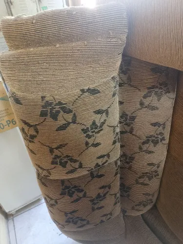 conjunto sofá marrom claro floral preto sem defeito