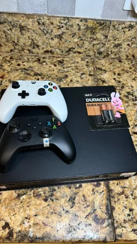 Xbox one x, 2 controles!