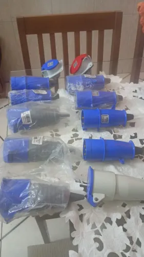 Tomada industrial e estivador para cabo de aço 