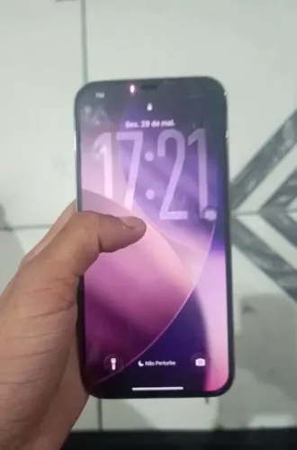 iPhone 12 Pro Max único detalhe na traseira pega tudo tudo ok?chama interessados