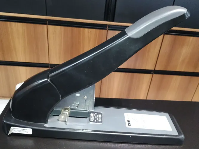 Grampeador Profissional HS 3000 até 240 folhas