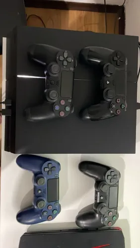 Vende-se PS4 slim