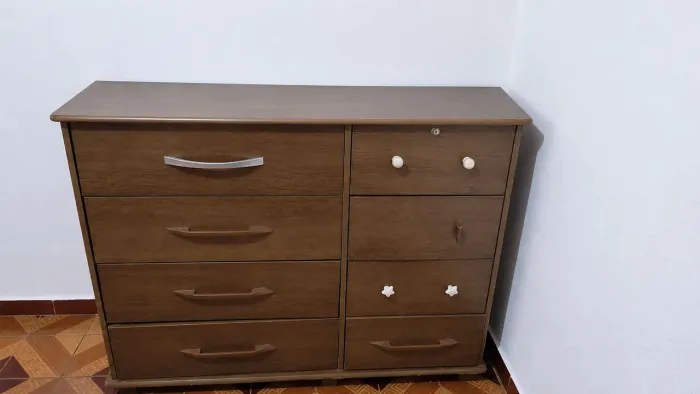 Vendo cômoda semi nova