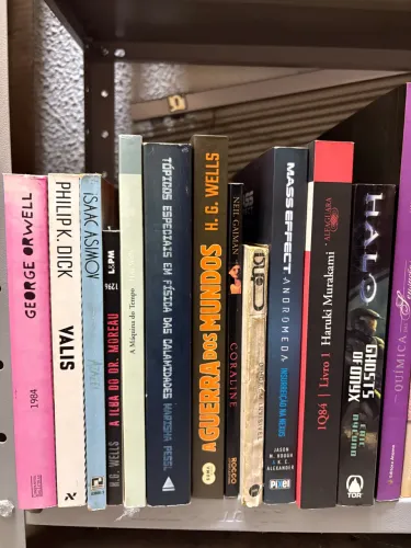 Livros diversos de Ficção Científica e Fantasia