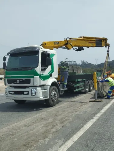 Caminhão volvo 270 -ano 2012 munck PHD 45.008 ano 2012