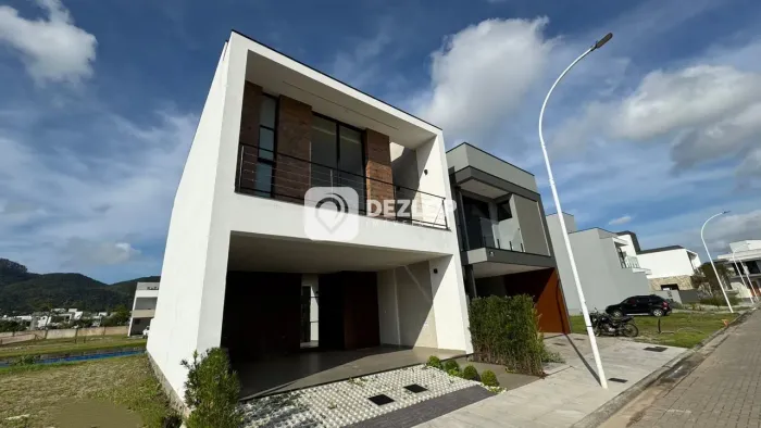 Casa à venda em Deltaville, Biguaçu SC | 3 Suítes no Condomínio Blue - Fundo