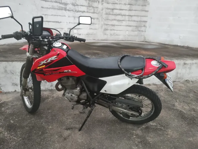 Moto honda Tornado