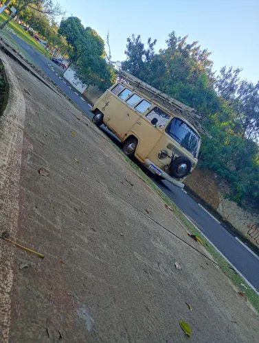 Volkswagen Kombi Standard/ Luxo/ Serie Prata 1980