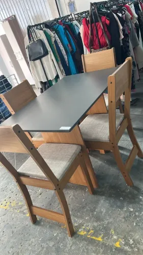 MESA C/4CADEIRAS