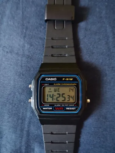 Casio F-91 W digital