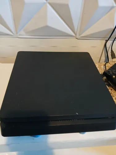 Sony Playstation 4 1TB com 2 controles novos