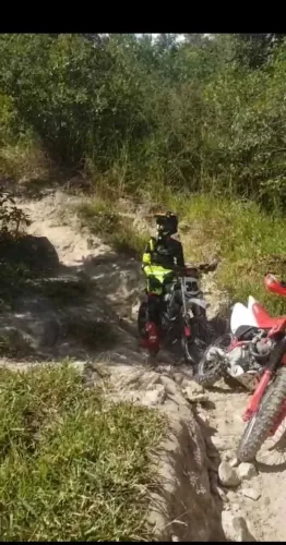 Vendo moto trilha/motocross of road, ano 2013, 150 cc cilindradas.