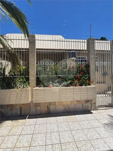 Casa com 4 quartos para locação em Planalto - AM