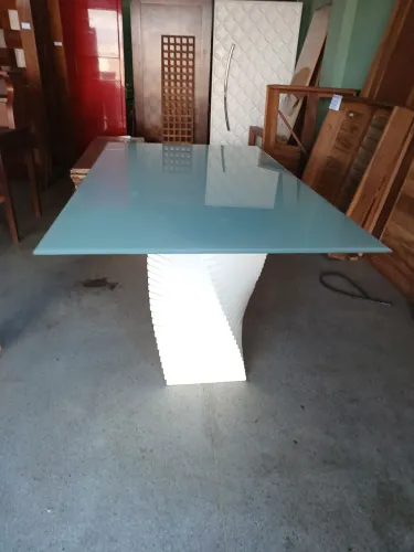 MESA EM VIDRO