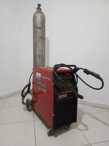 Vendo máquina de solda MiG  Lincoln 305 C<br><br>Acompanha garrafa e tocha