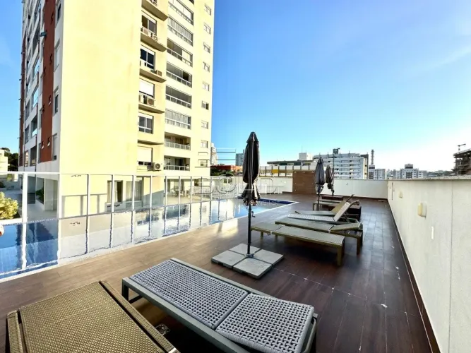 Apartamento com vista mar e 3 suítes no Estreito