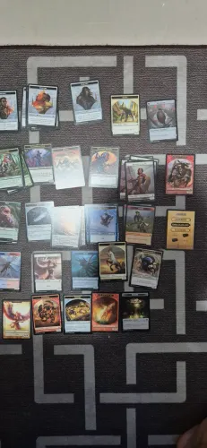 Lote com mais de 90 ficas de Magic cards
