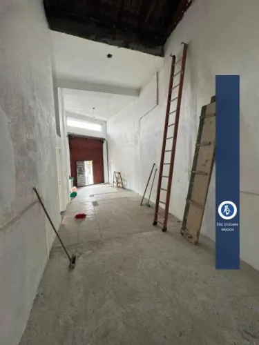 Galpão na V. Zelina, 70m², 2 Banheiros