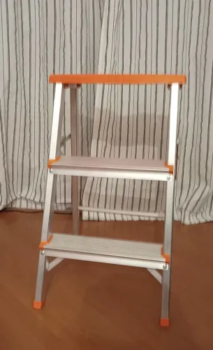 Escada banqueta de três degraus