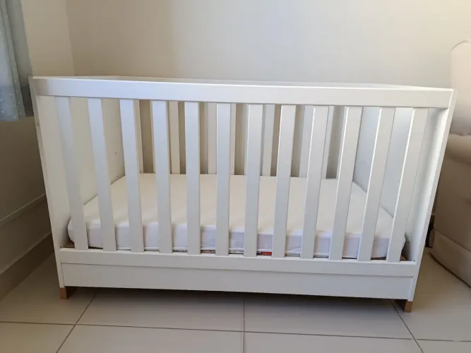Berço que Vira Mini Cama + Colchão - Ótimo Estado