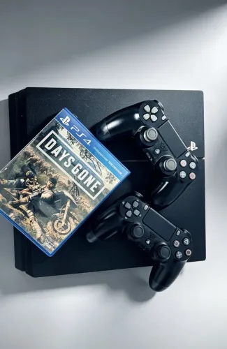 PS4 Slim + 2 Controles Originais + Base + GTA V Digital + Days Gone Físico 