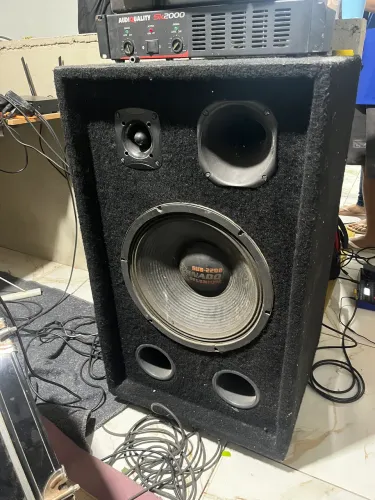 Amplificador e caixa trio de som