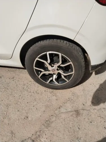 Vendo ou troco Roda Aro 15 com pneus 100% novos