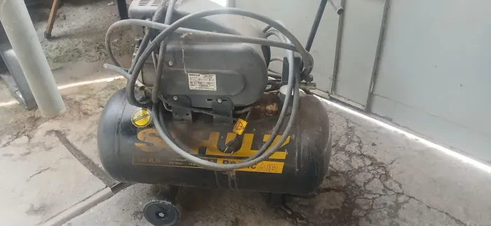 Vendo compressor 50 litro semi novo perfeito estado