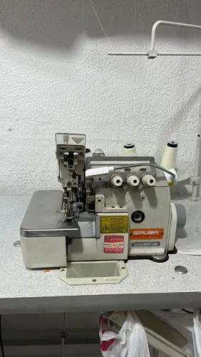 Vendendo máquina de Overloque SIRUBA semi-nova em ótimo estado. Completa e pouco usada.