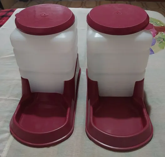 Kit comedouro e bebedouro seminovo para pet 