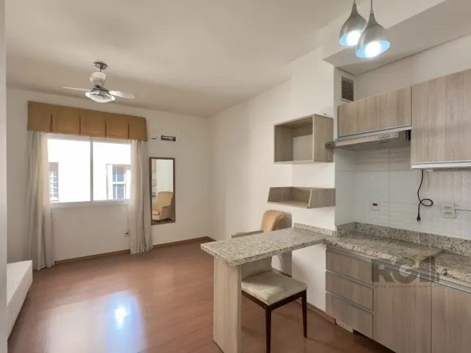 STUDIO SEMIMOBILIADO COM VAGA DE GARAGEM NO CENTRO HISTÓRICO