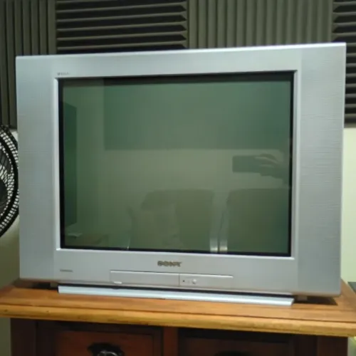 TV Sony Trinitron Wega 29' CRT + Console Retrô de Brinde + Acessórios