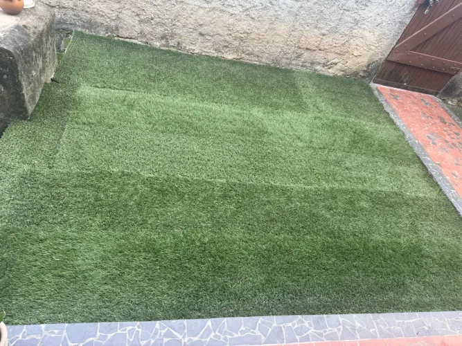 Grama sintética usada - 9,25 m² por R$230 o conjunto