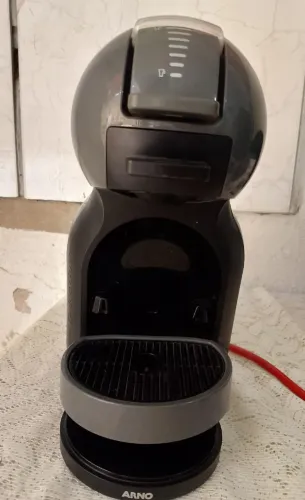 CAFETERIA DOLCE GUSTO R$ 300