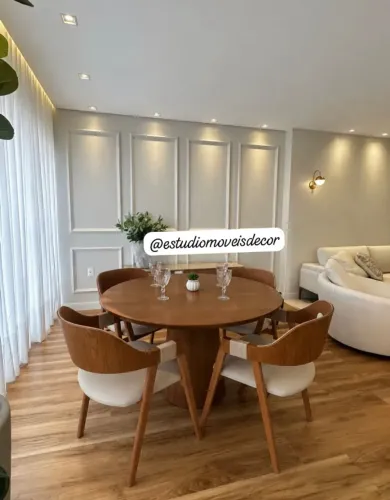 Mesa de jantar redonda com  4 cadeiras aurora R$ 3.850,00 (10x 429,00)