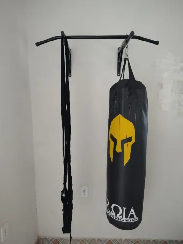 Saco de pancada cheio + Barra fixa + Bandagens 