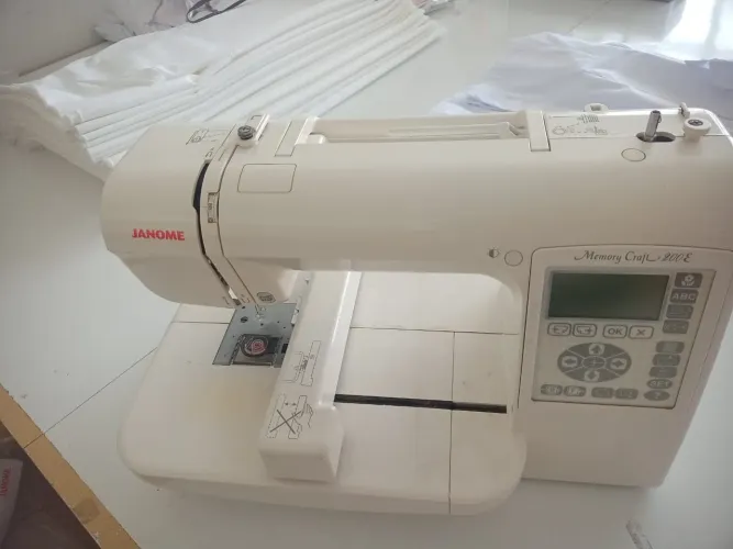 Maquina bordadeira janome
